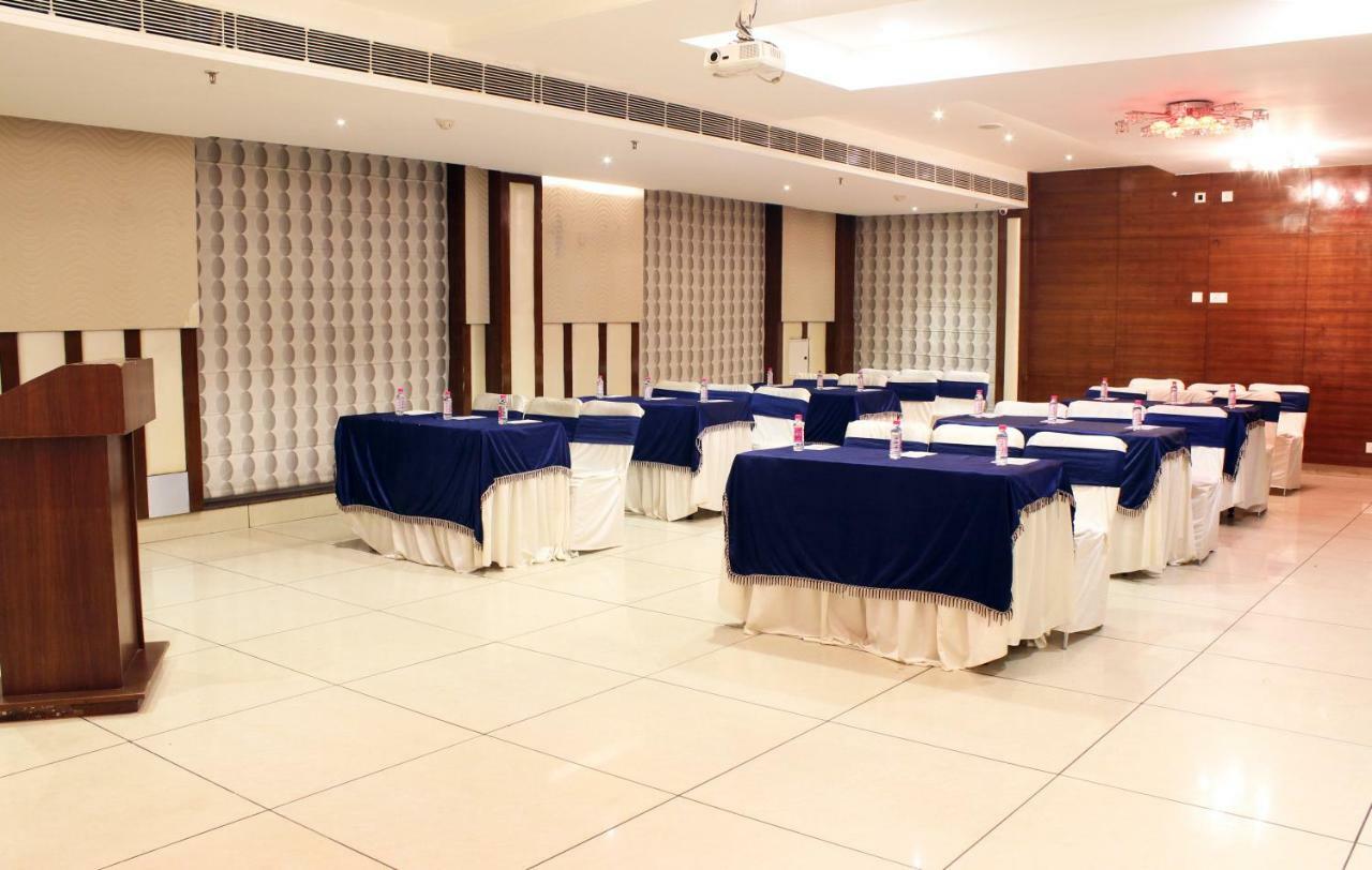 Hotel Swan Zirakpur Bagian luar foto